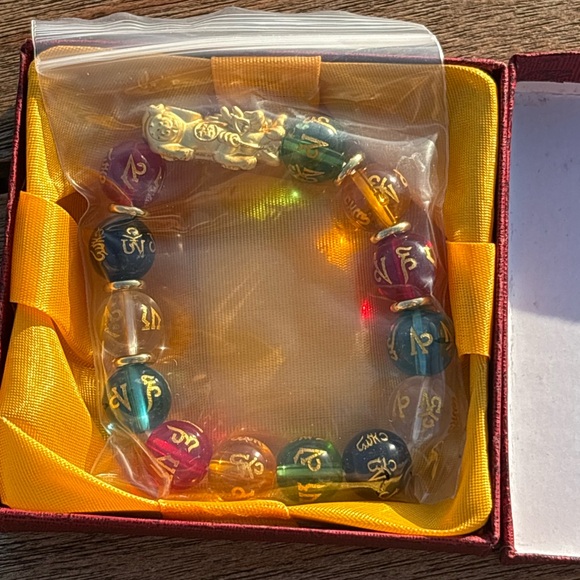 NEW Thai Lucky Amulet Beaded Bracelet | Handcrafted | Gifted from Thailand | Box - Picture 4 of 4